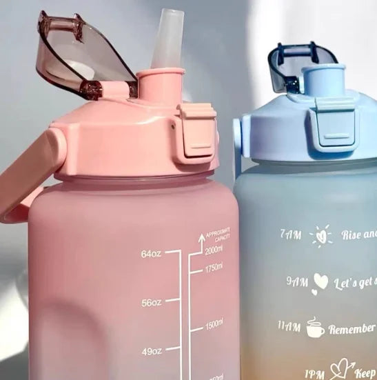 Garrafa Squeeze de Água 2L com Canudo - Praticidade e Estilo!