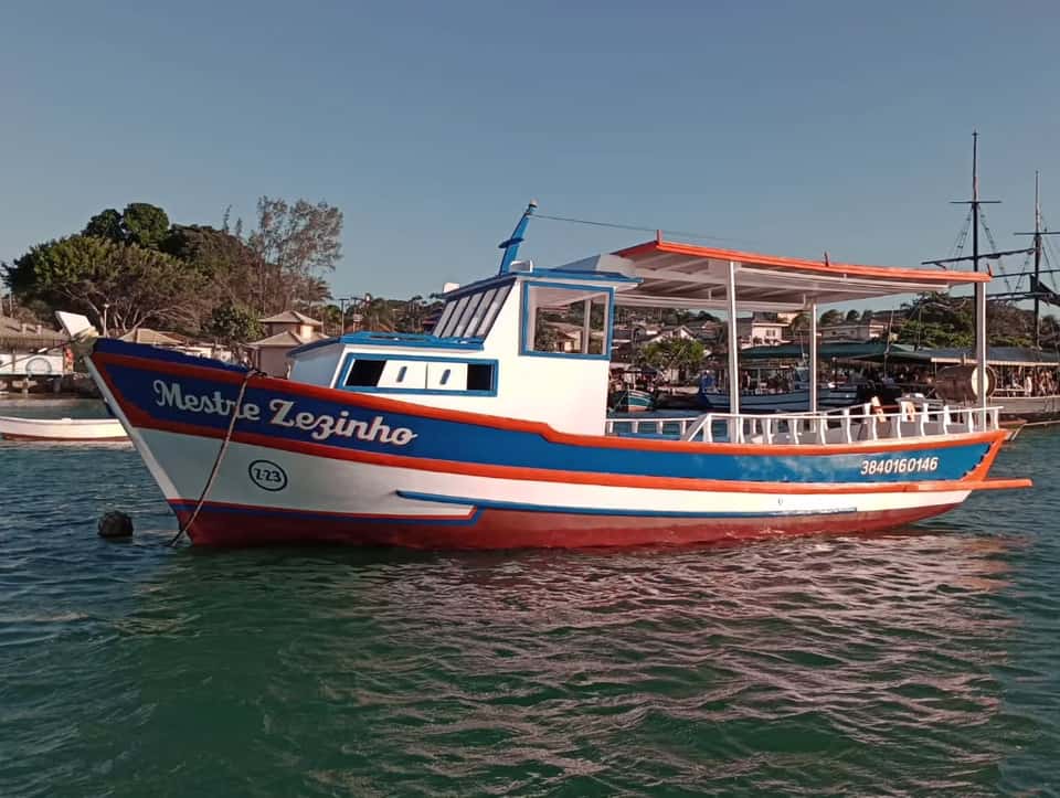 Foto - Passeio de Barco - 26 Lugares em Buzios